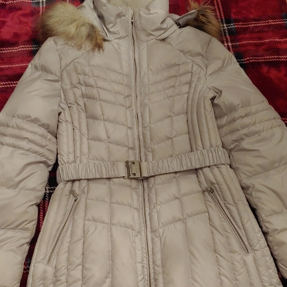 Cream Puffer Jacket with Hood and Belt